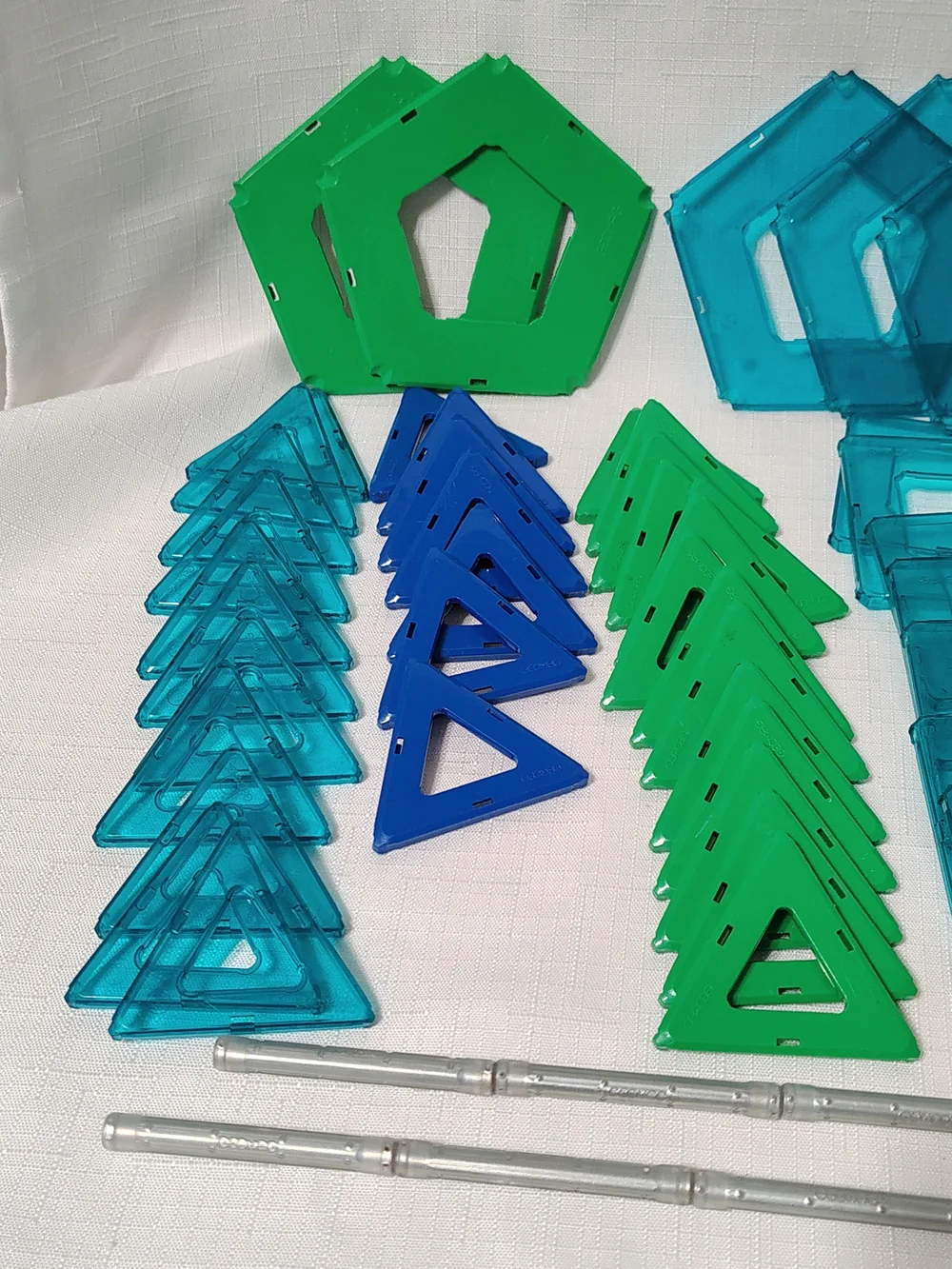 Magnetic Tiles 63 Tiles & 15 Magnets Blue Green & Transparent 78 Pieces Total